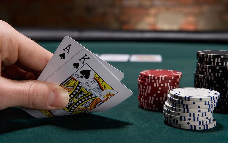 Poker là gì? Cách chơi poker đổi thưởng tại nhà cái Xocdia88 2 Nắm chắc poker là gì
